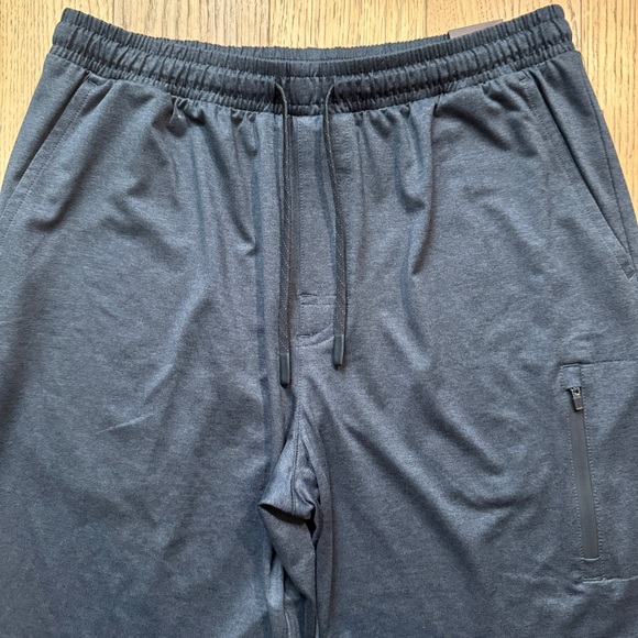 Men’s Mens Athleisure Short with a Side Zip Pocket - NWT Size M - Picture 2 of 6